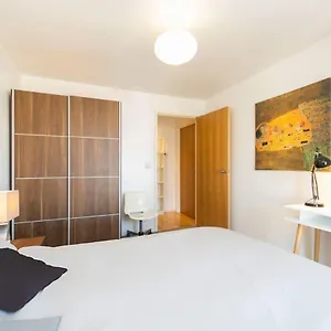 https://room-with-private-bathroom-in-a-modern-two-bedroom-two.cambridgehotelsuk.com